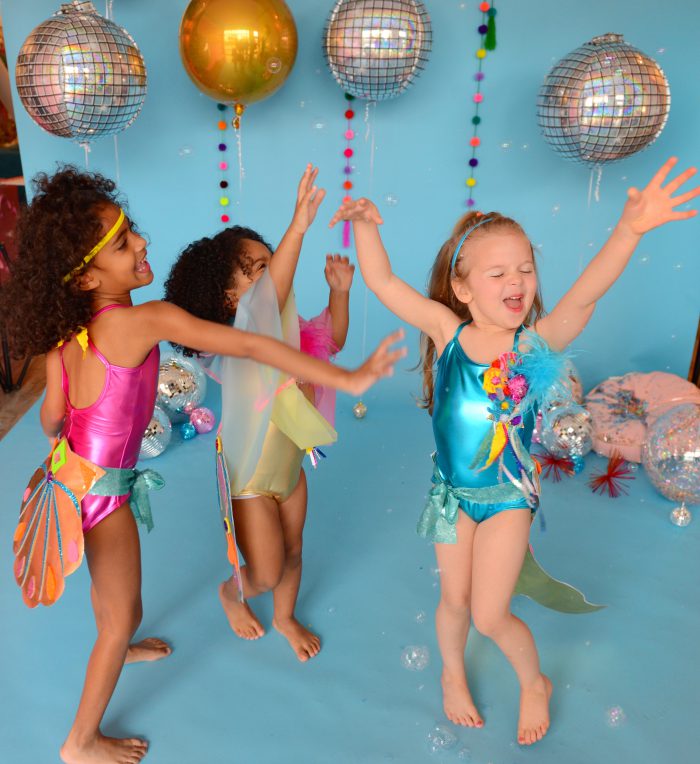 It's An Underwater DiscoQuarium Dance Party! Confetti on the Dance